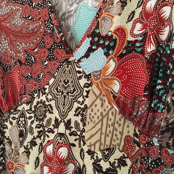 Monroe & Main Abstract Media Top. - Picture 8 of 11